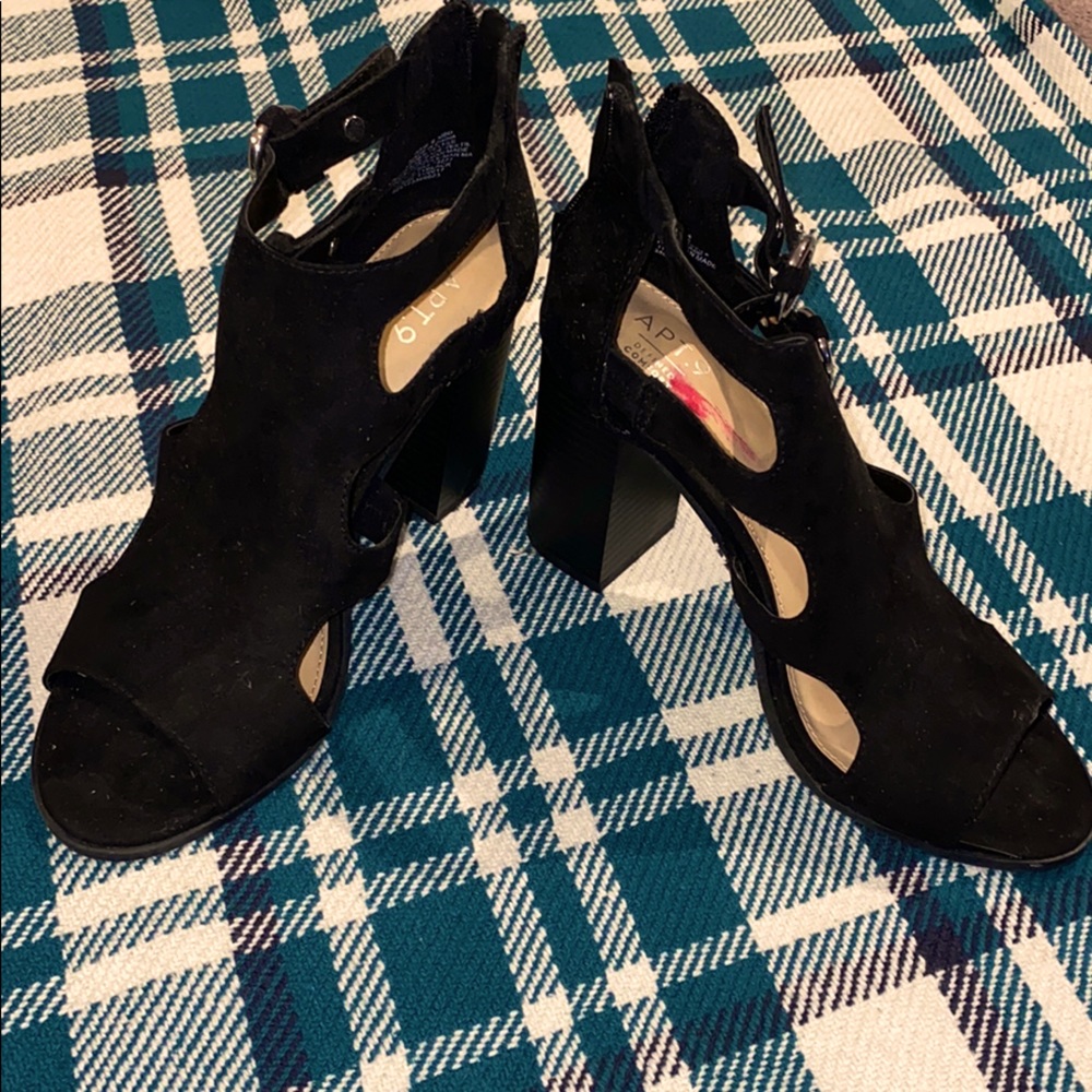 High heels ( black )